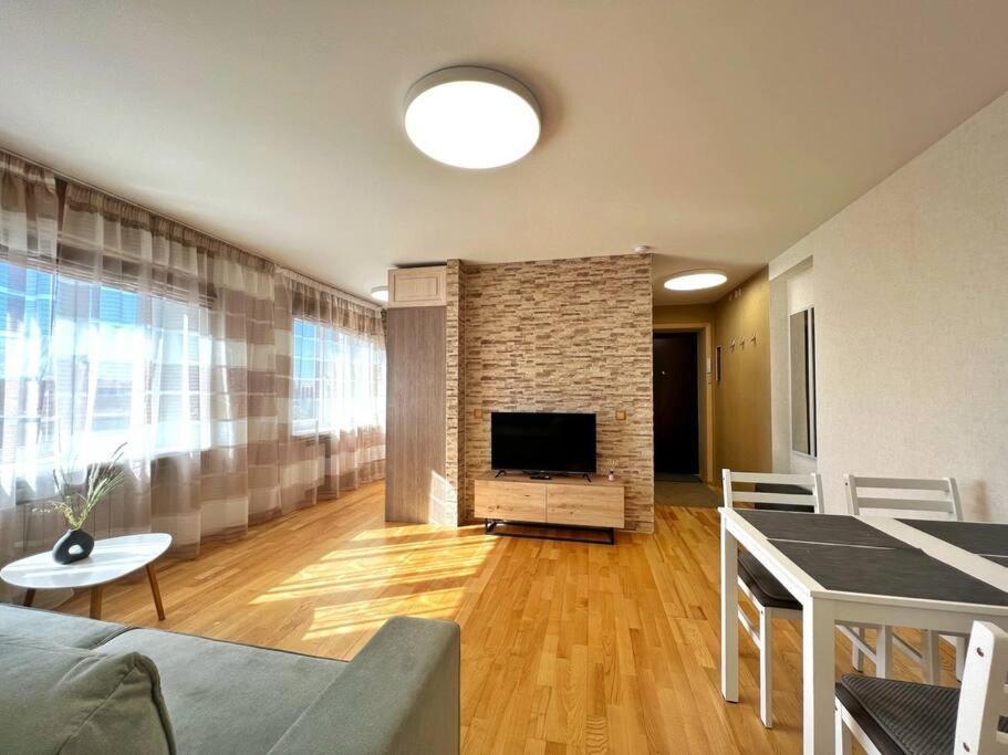 New Apartment With A View In The Town Center Narva Bagian luar foto