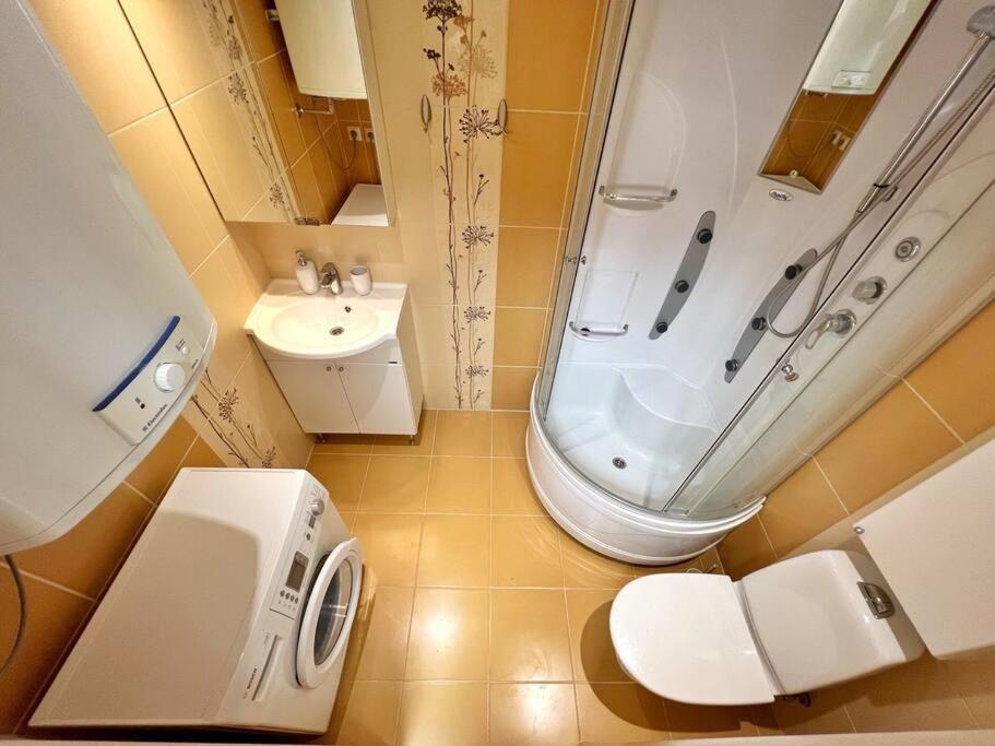 New Apartment With A View In The Town Center Narva Bagian luar foto