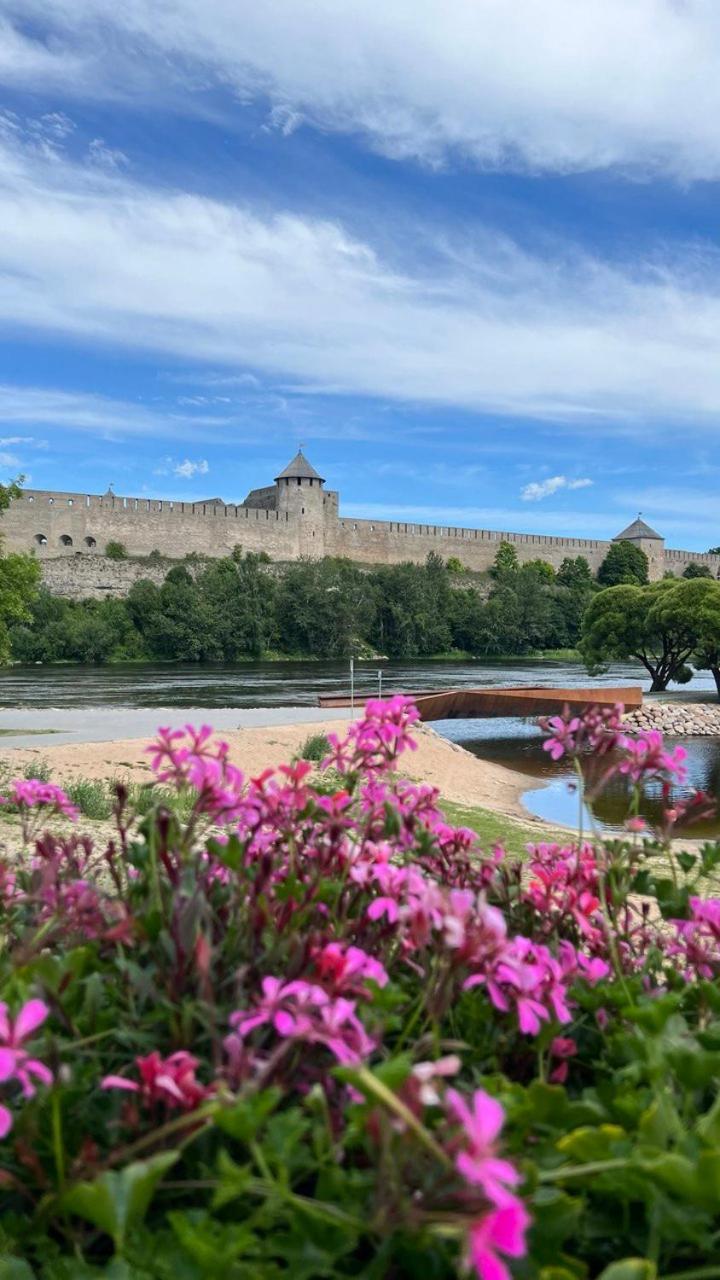 New Apartment With A View In The Town Center Narva Bagian luar foto